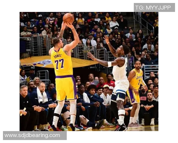 湖人对决老鹰精彩回顾双方明星球员表现引人瞩目