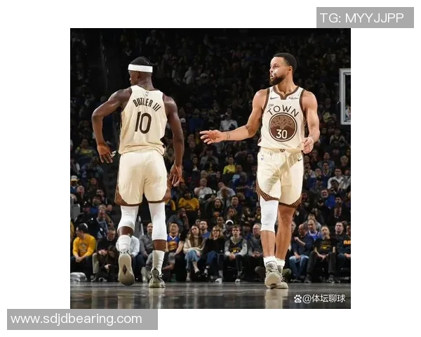 2016年圣诞大战骑士勇士巅峰对决回顾与精彩瞬间分析