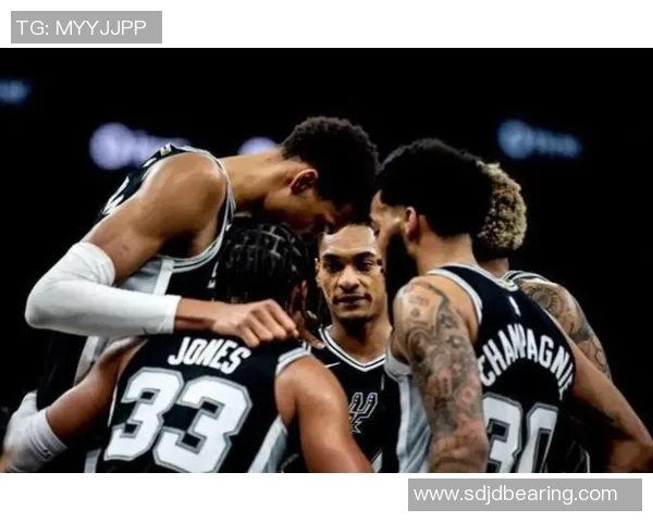 勇士与灰熊激战2017年最后一天直播回顾与精彩瞬间分析