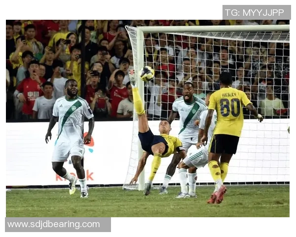 卡德西亚与多法尔的激烈对决揭示了足球战术的魅力与团队协作的重要性