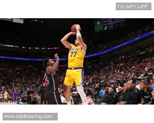 湖人对决热火精彩集锦回顾全场高光时刻与精彩瞬间分析